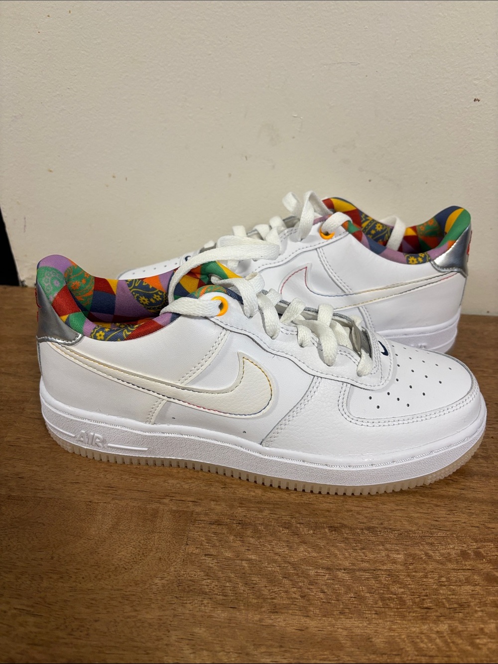Authentic Nike Air Force 1 AF1 White Leather Sneakers with ColorfulSize 5.5 New